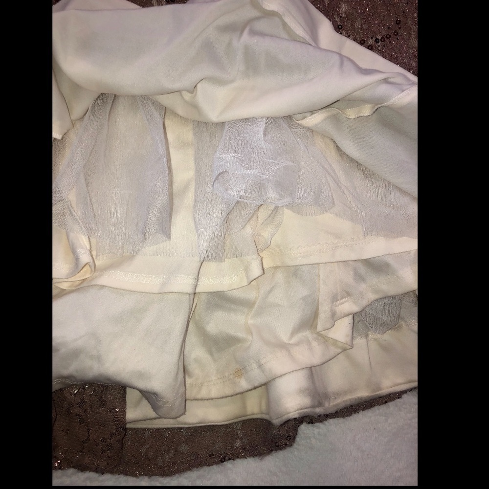 Beautiful champagne w/ gold sequins prom dress! 🥰 - Picture 10 of 11